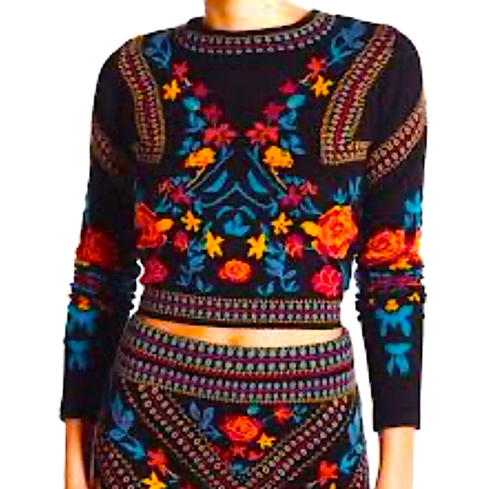 NEW Romeo & Juliet Couture Floral Printed Crewneck Size M